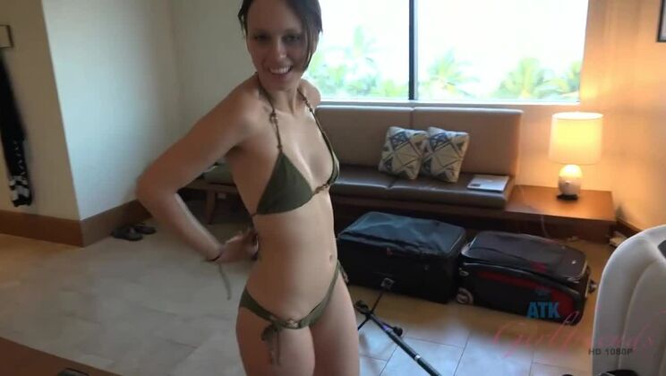 Tattooed Amateur Jade Nile in Fetisch Act