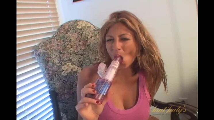 Big Boobs & Toys – Lucky's Hot Masturbation