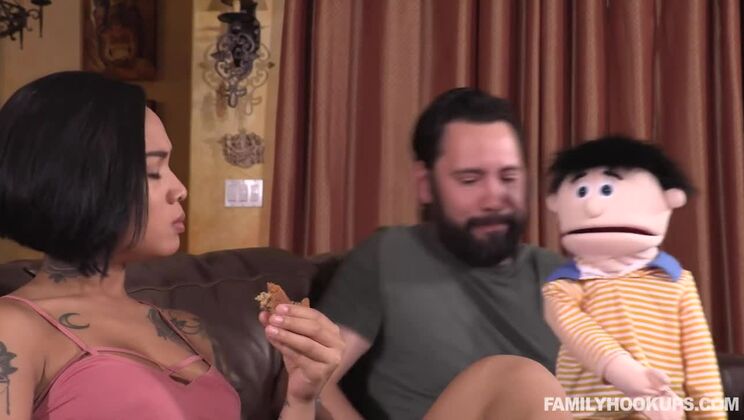 Stepmom Honey Gold Seduces Fake Niece