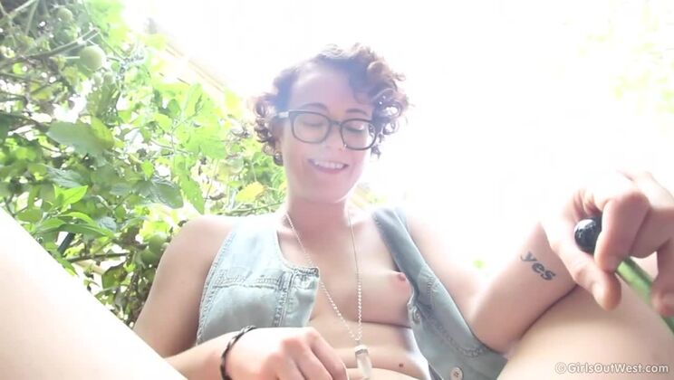 POV Squirt Outdoor with Rosie