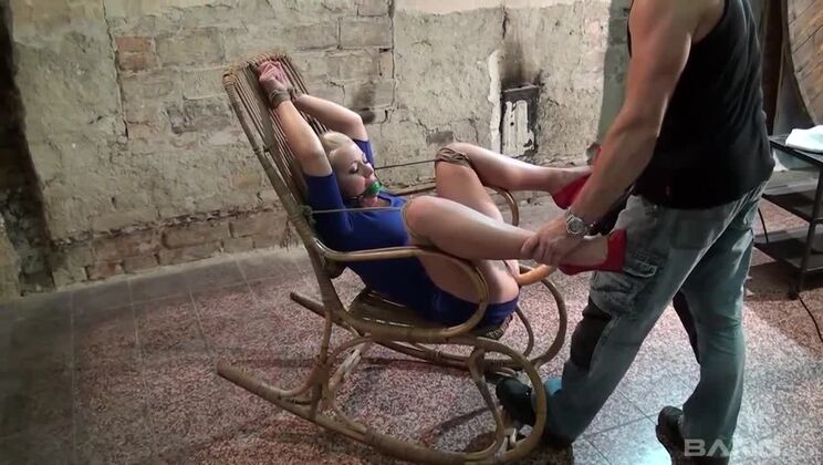 Melanie Crush's BDSM Pleasure: Fucking Machine Session