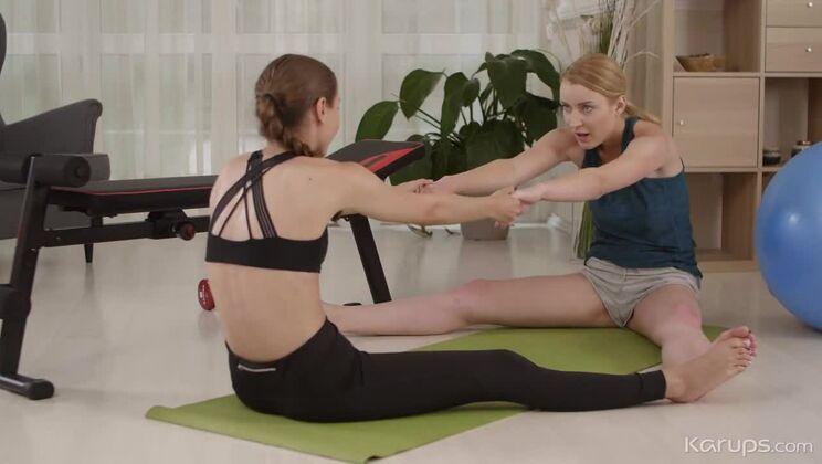 [KarupsPrivateCollection] - Lesbian Stretching - Amaris and Stefanie Moon - Amaris
