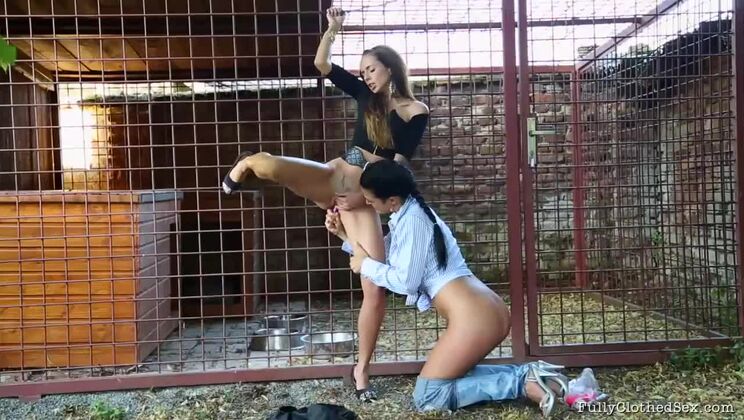 Caught Masturbating: Gina Devine's Outdoor