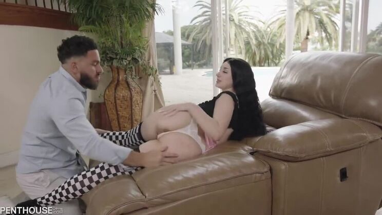 Brunette Babe Skylar Vox Gets Creampie