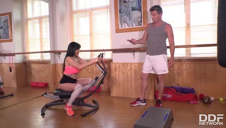 Brunette MILF Damaris Gets Fucked After Workout