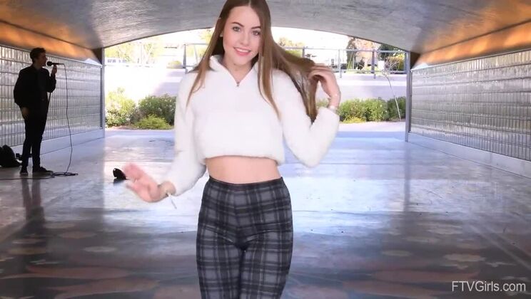 Beautiful Naomi Chasing Orgasms