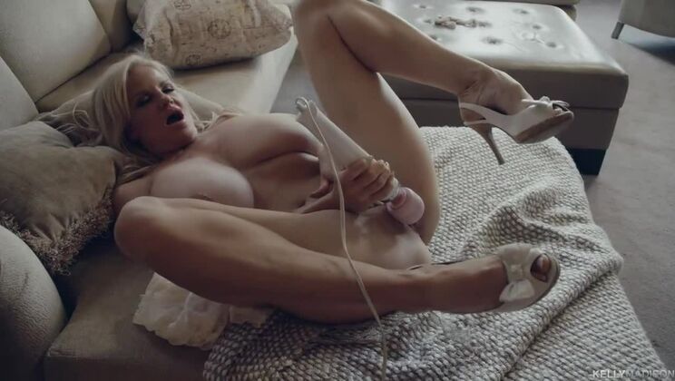 [KellyMadison] - Kelly Madison Uses Sex Toys for Her Pleasure - Kelly Madison