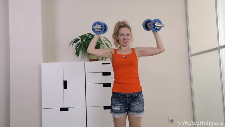 [WeAreHairy] - Foxy's Solo Fitness Adventure, Amateur Style