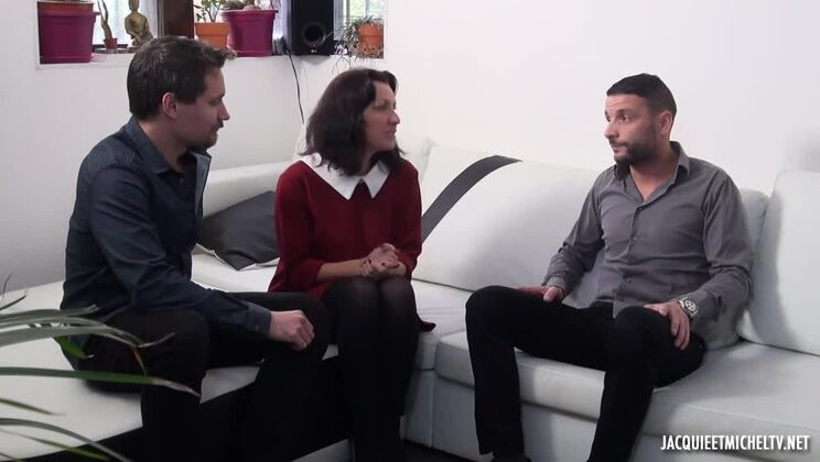 Greedy Leonie Enjoys Deepthroat Action