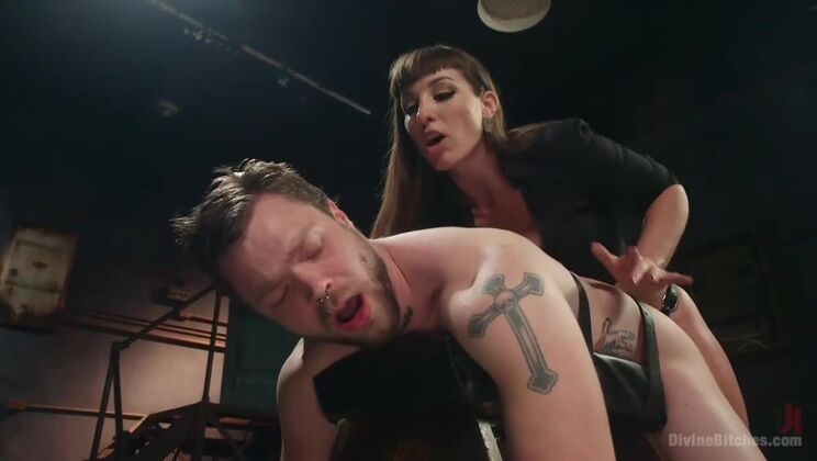 [DivineBitches] - Kara's Muscles and Mike's Humiliation - Mistress Kara - Mike Panic