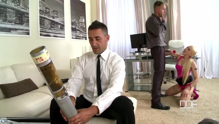 Blonde Lola Taylor's Office Fuck Fest