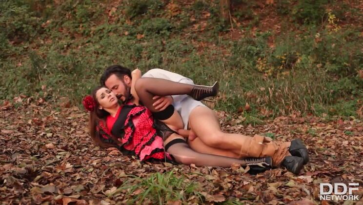 [HandsOnHardcore] - Fiery Stacy Snake in Outdoor Lingerie - Stacy Snake