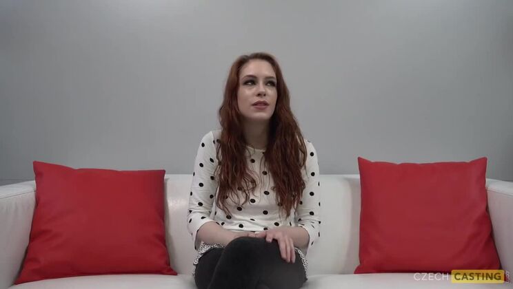 Sexy Anna Squirts and Plays