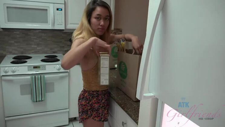 [ATKGirlfriends] - Aria Skye's Amateur Beach Debut! - Aria Skye