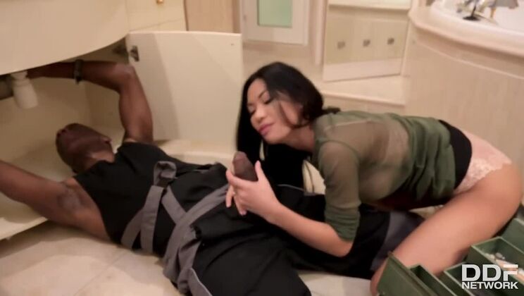 [DDFNetwork] - Polly Pons Anal Sex with Big Pipe Plumber - Polly Pons