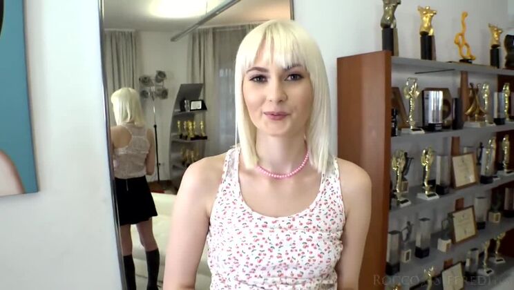 Hot Blonde Gets Facial Cumshot in Casting