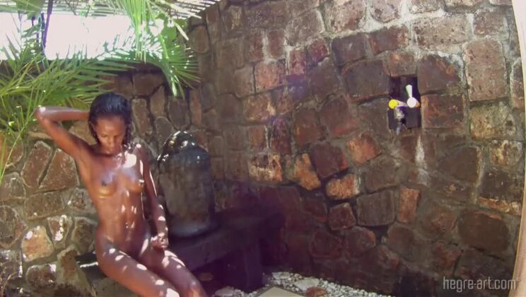 Sexy Valerie's Solo Outdoor Act