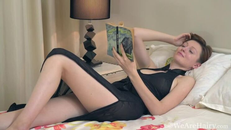 [WeAreHairy] - Reading and sex toys for Ginta's night