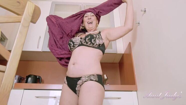 Esmerelda's Striptease and Masturbation in High Heels