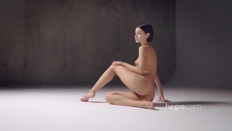 Ariel's Big Ass and Small Tits