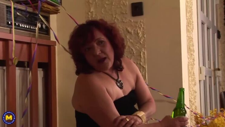 Lesbian Mature and Teen Fucking