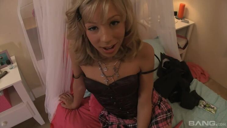 Blonde Chastity Lynn: Handjob and Cum on Face