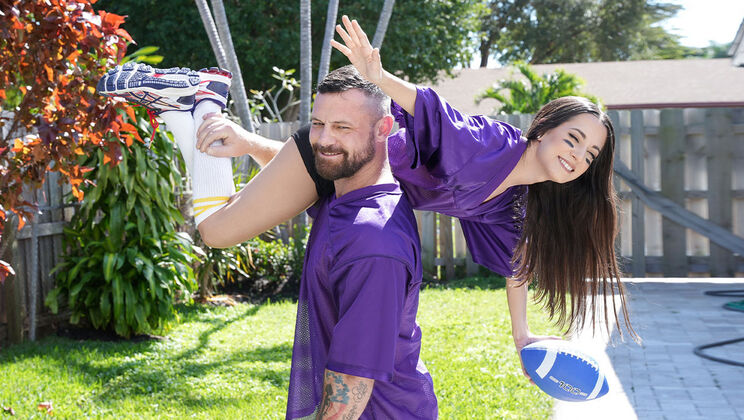 [ExxxtraSmall] - Young Freya's Halftime Hookup - Freya Von Doom - Sergeant Miles