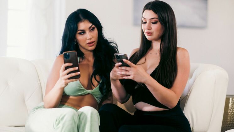 [Mommy'sGirl] - Reconnect With Fingering And Pussy Licking - Alyx Star - Queenie Sateen