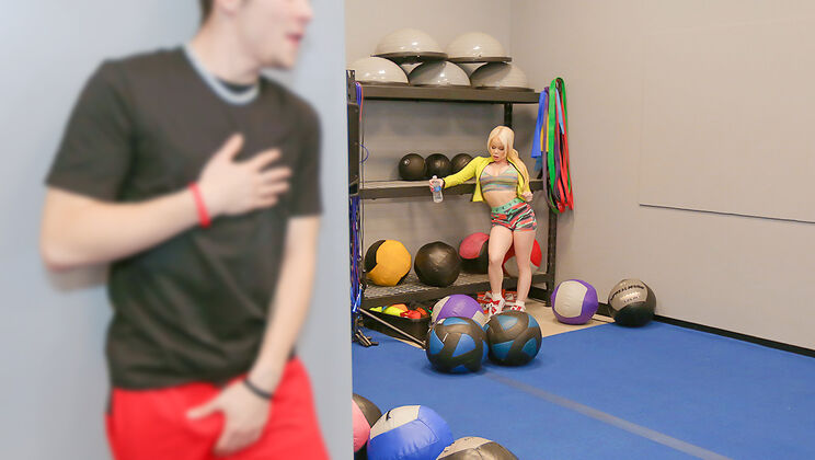 Massaging a Sexy Mature MILF