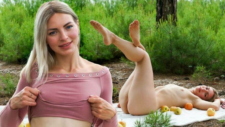 [ClubSweethearts] - Outdoor Apple Eating Keeps Doctor from Roxy T