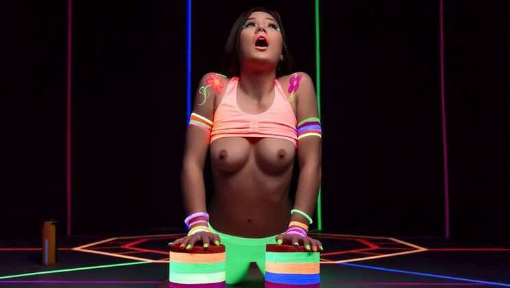 [Brazzers] - Darkroom Dicking with Johnny Sins and Kendra Spade - Johnny Sins - Kendra Spade