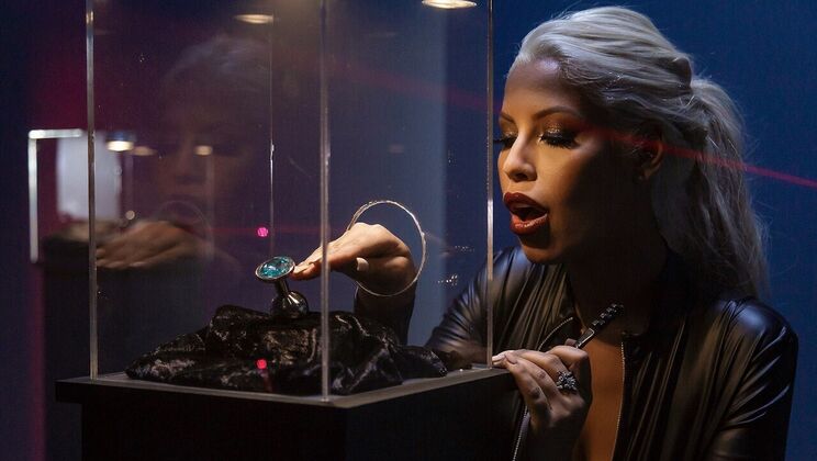 [Brazzers] - The Big Tits Burglar - Bridgette B - Isiah Maxwell