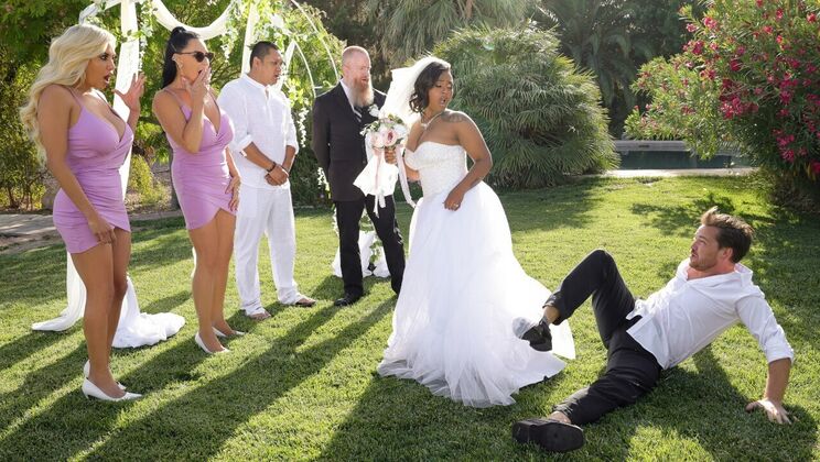 [Brazzers] - Outdoor Sex with Tattooed Brunette and Big Ass