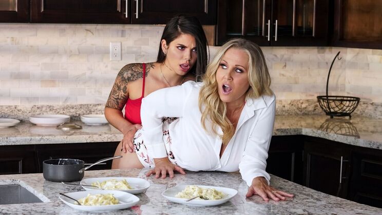 [Brazzers] - Blonde and Brunette Girls Kiss - Gina Valentina - Julia Ann