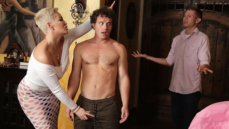 [MilfHunter] - Robby Echo Dominates in Her Domain