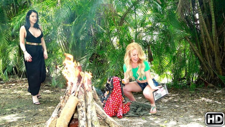 [MomsLickTeens] - Lesbian Action with Bonnie Grey - Bonnie Grey - Cassandra Cain