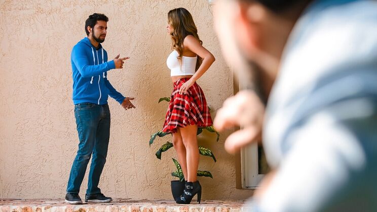 Amateur Outdoor Sex with Brunette Nicole Rey