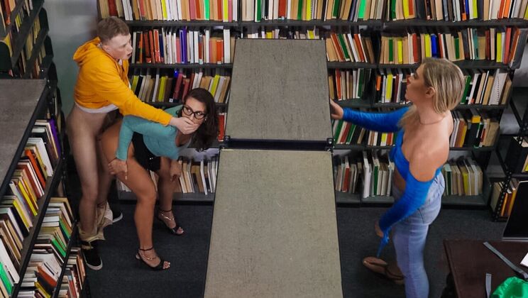 [LilHumpers] - Blonde College Girl Gets Reverse Cowgirl - Jimmy Michaels - Krissy Knight - Mandy Waters