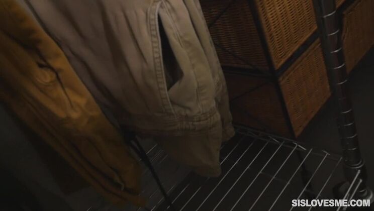 [SisLovesMe] - Steamy Stepsister Encounters: Taboo Sex Stories - Andi Rye - April Snow