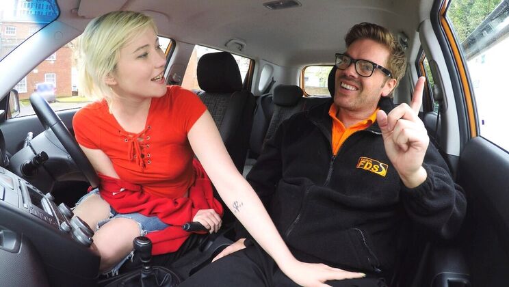 Outdoor Sex with Art Student and Creampie