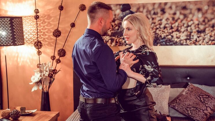 [MOMXXX] - Wife Cheats, Husband Answers Phone to Surprise