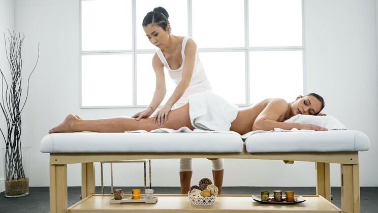 [MassageRooms] - Enhanced Bodies on Display in Lesbian Scissoring - Leanne Lace - Alina Crystall