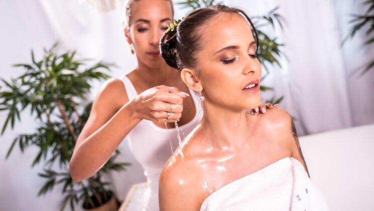 [MassageRooms] - Czech Lesbians Enjoying Massage and Sex - Jennifer Mendez - Emily Bright