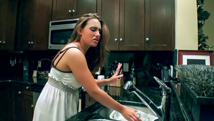 [IKnowThatGirl] - Amateur Cleaning Girl's First Facial