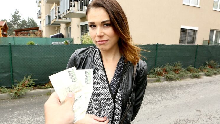 Public Creampie Action in Car Backseat