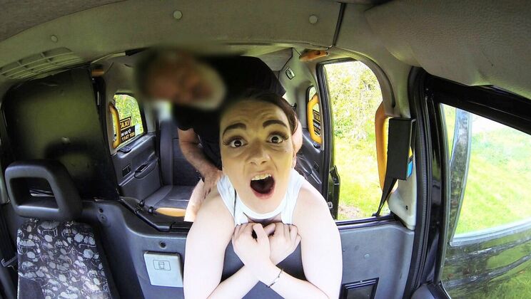 Tight Pussy Gets Facial in Car