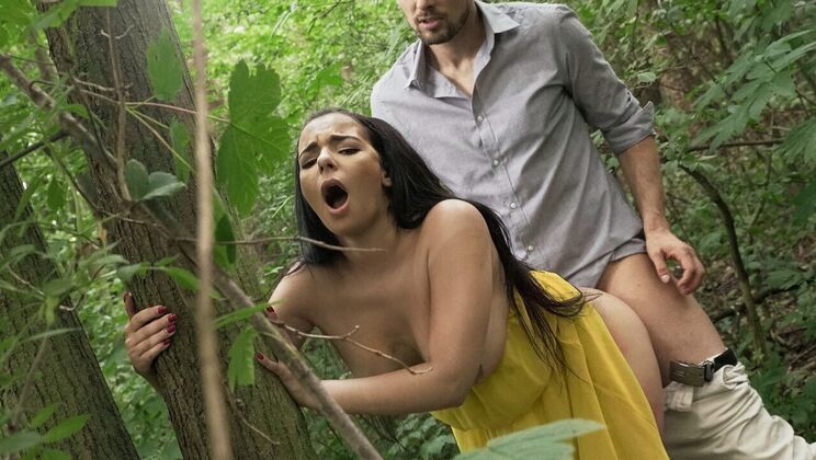 Outdoor Handjob and Facial for Sophia