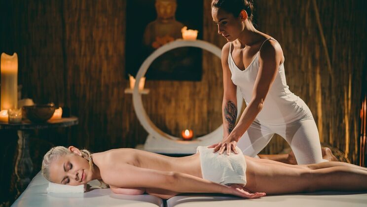 [MassageRooms] - Natural Tits and Small Tits in Lesbian Play - Julia Parker - Lexi Dona