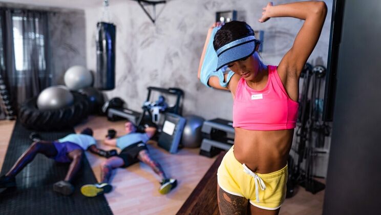 [FitnessRooms] - MMF Threesome with Squirting Teen - Max Dior - Eddy Blackone - Capri Lmonde