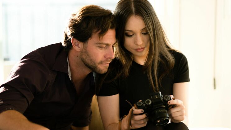 [EroticaX] - Shaved Pussy, Perfect for Pics - Seth Gamble - Liv Wild